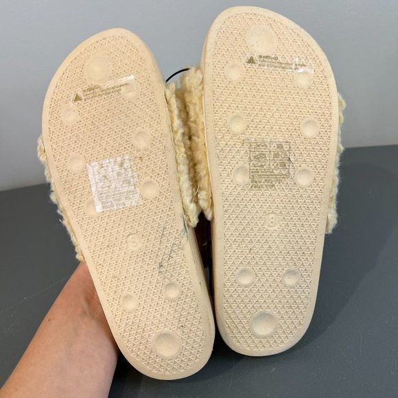 NWT MUDD Nude Beige Slip‎ On Fuzzy Sandals (8) - Picture 5 of 6